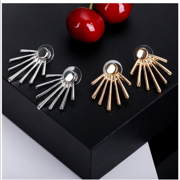 Gold Tone Ear Jacket - Picture 2 of 2